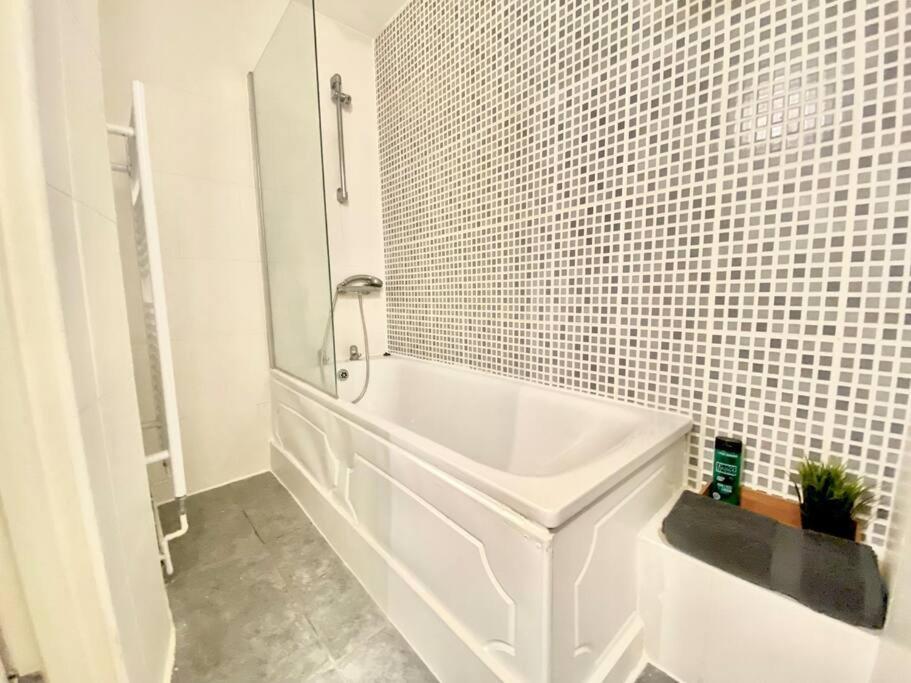 Charming Gem II 2Bd 2Ba Retreat Leilighet London Eksteriør bilde